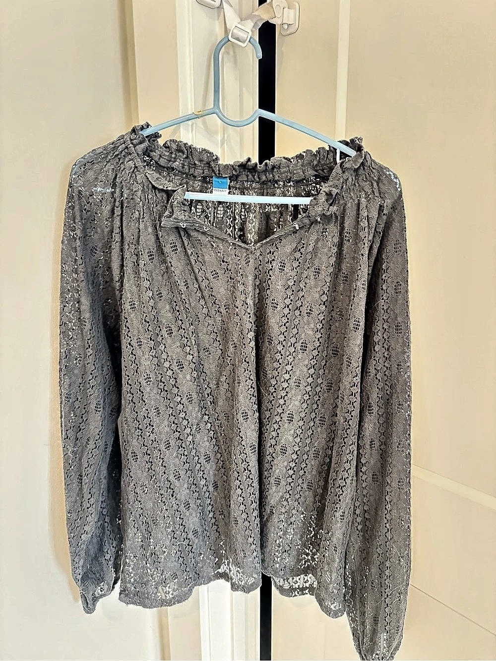 Old Navy Floral Lace Blouse in Black Size Large Like New